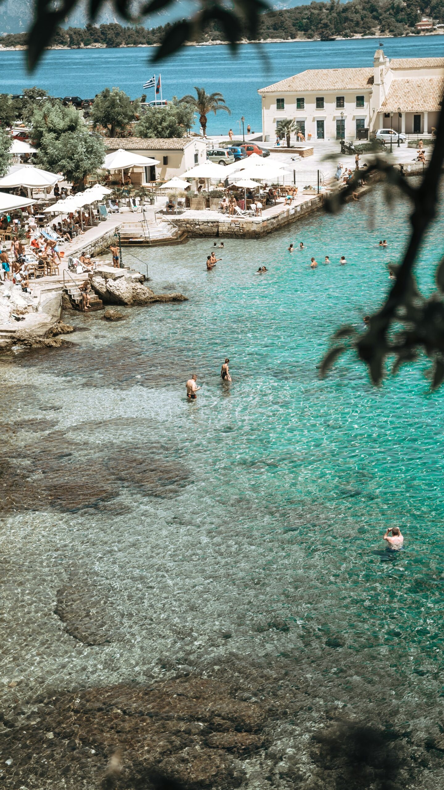 chris-rosiak-DsNmtuQXqhs-unsplash